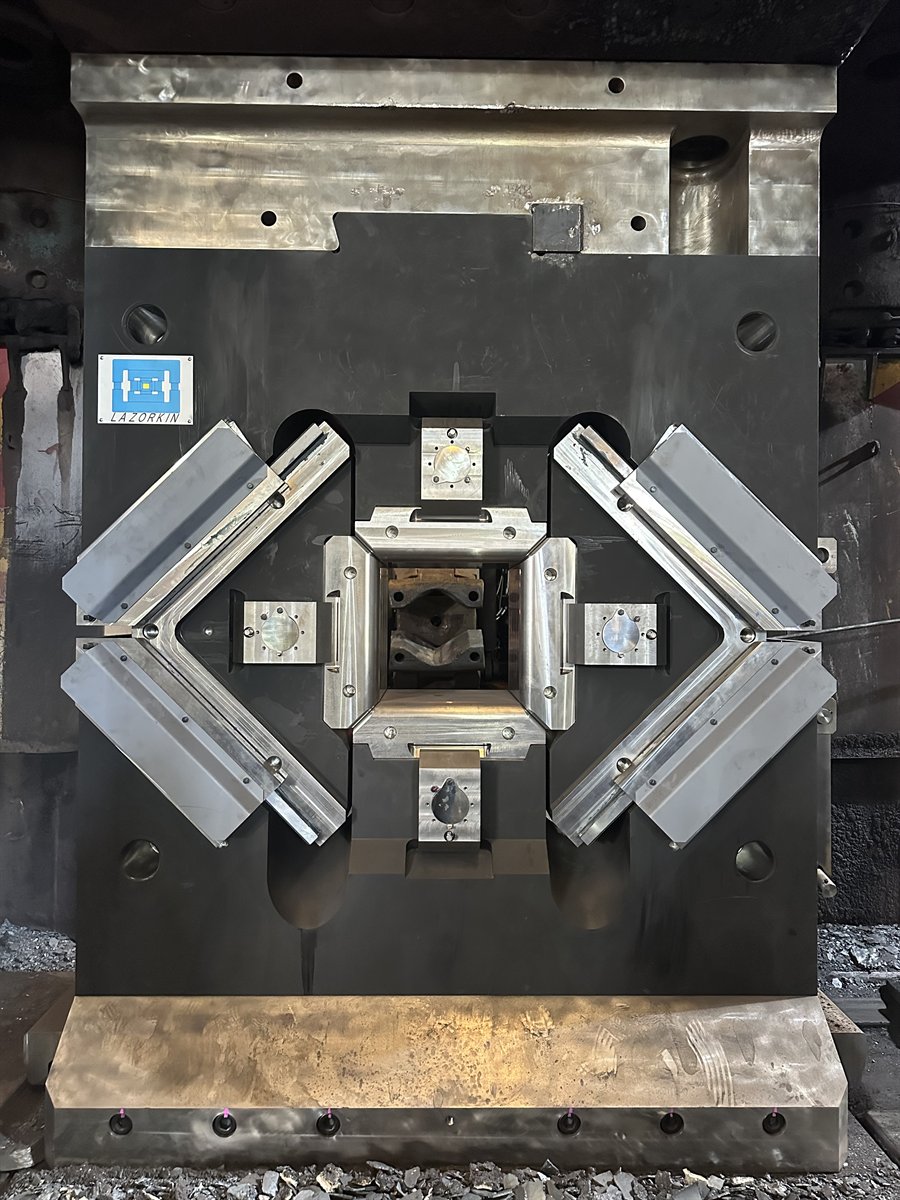 Forging of an ingot in FDFD in a forging press with a force of 40 MN