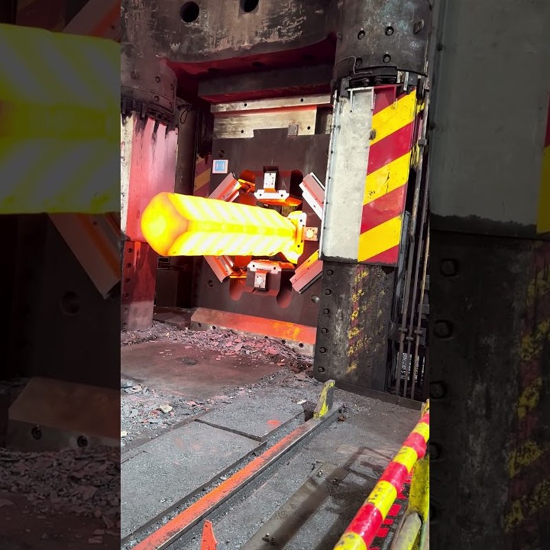 Forging of an ingot in FDFD in a forging press with a force of 40 MN